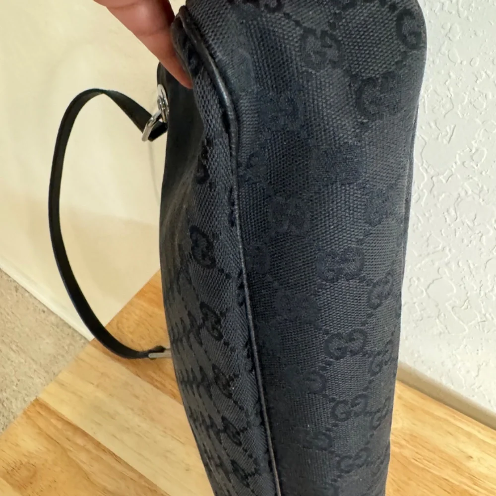 Authentic GUCCI Eclipse GG Black Canvas Shoulder Bag |Tote P0029